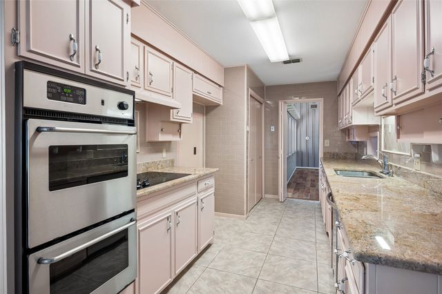1204 Springwood Court, Euless, TX 76040