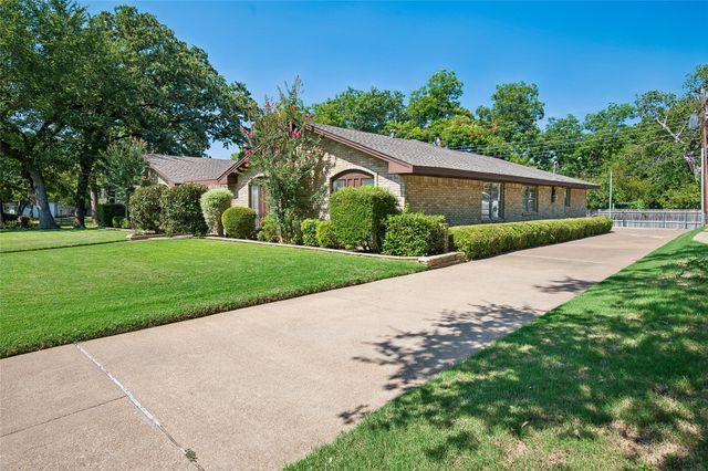 1204 Springwood Court, Euless, TX 76040