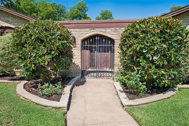 1204 Springwood Court, Euless, TX 76040