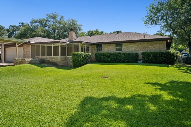 1204 Springwood Court, Euless, TX 76040