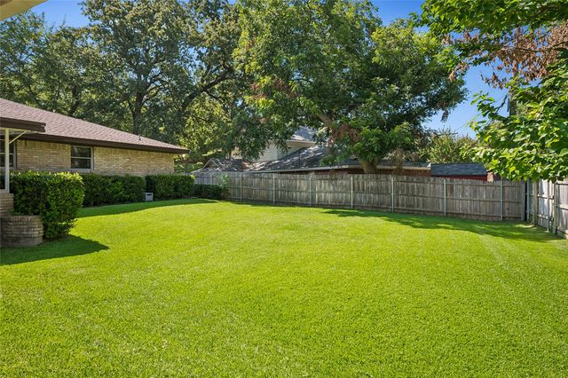1204 Springwood Court, Euless, TX 76040