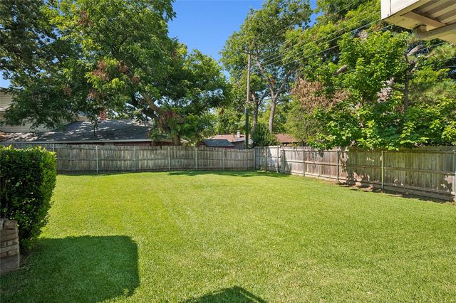 1204 Springwood Court, Euless, TX 76040