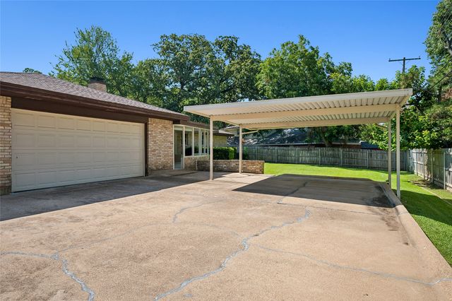 1204 Springwood Court, Euless, TX 76040