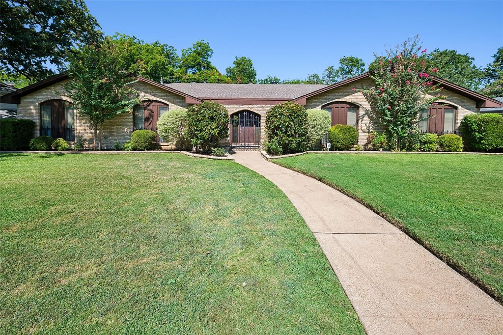 1204 Springwood Court, Euless, TX 76040