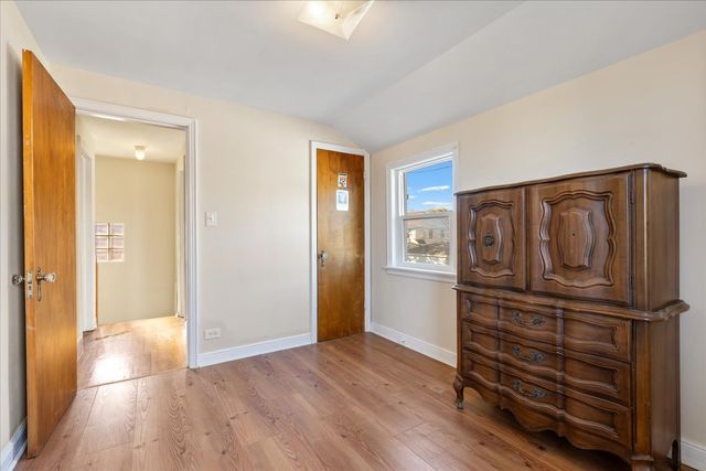 7350 W Summerdale Avenue, Chicago, IL 60656