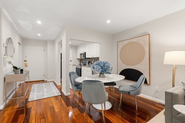 804 Centre St 8, Boston, MA 02130