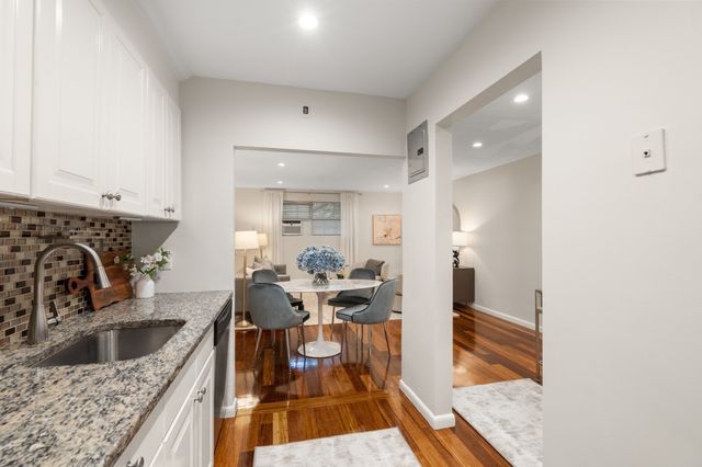 804 Centre St 8, Boston, MA 02130