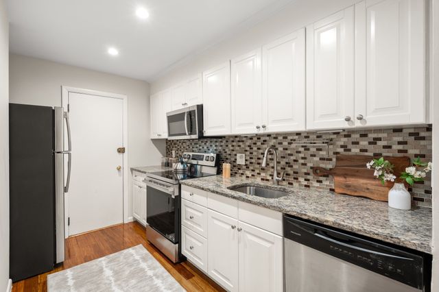 804 Centre St 8, Boston, MA 02130