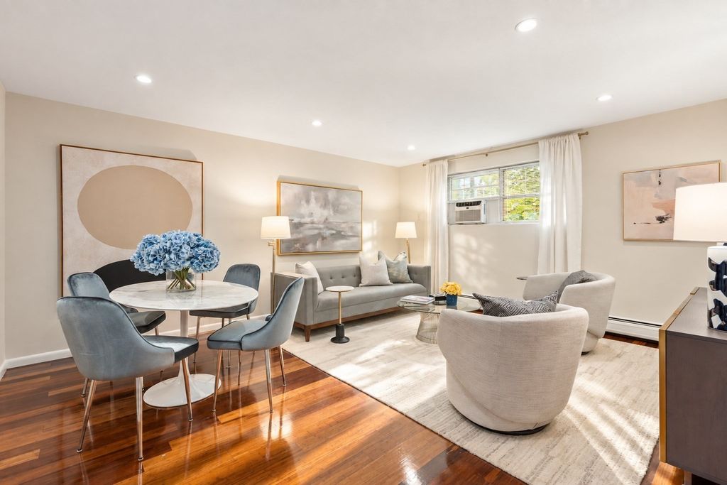 804 Centre St 8, Boston, MA 02130