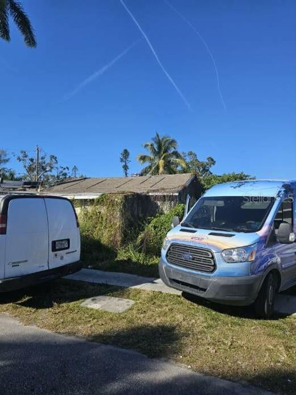 Image 1 of property listing at 530 28TH AVENUE W, Bradenton, FL 34205