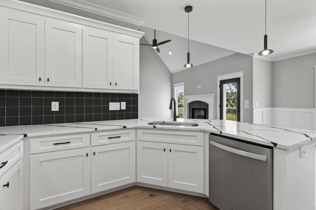 2764 Jasmine St, Lebanon, TN 37087