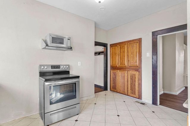 137 Downey Ave, Modesto, CA 95354