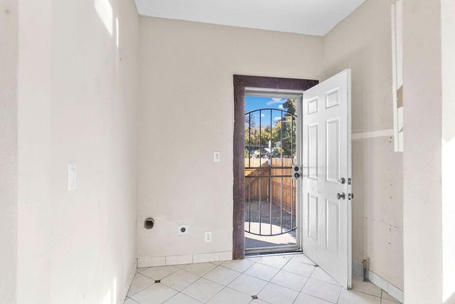 137 Downey Ave, Modesto, CA 95354