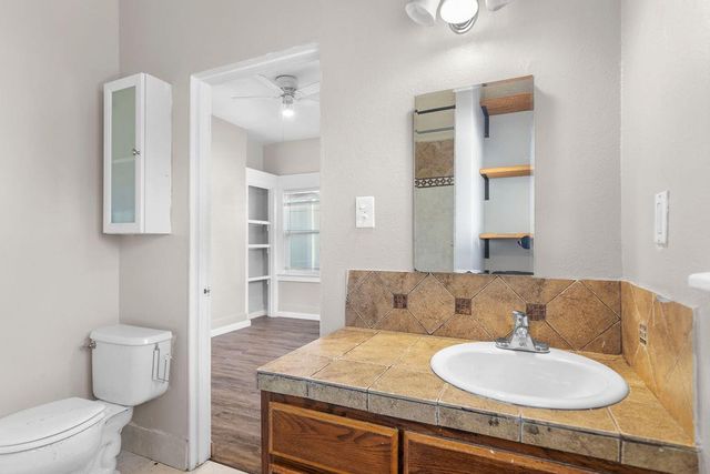 137 Downey Ave, Modesto, CA 95354