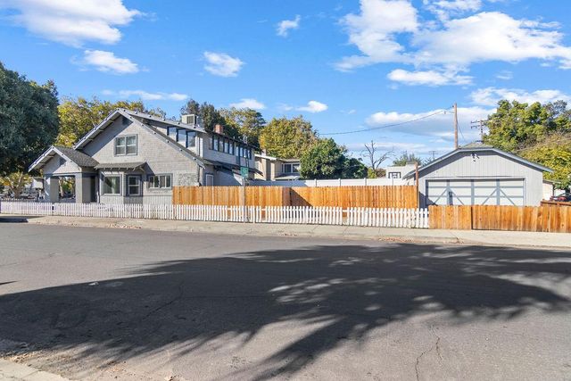 137 Downey Ave, Modesto, CA 95354