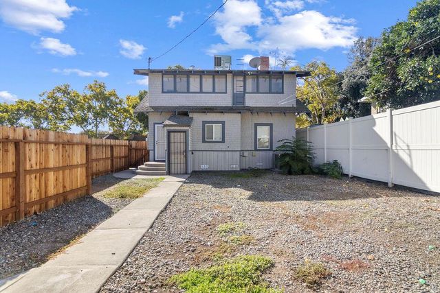 137 Downey Ave, Modesto, CA 95354