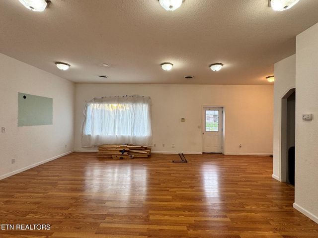 5521 S York Hwy 5521, Grimsley, TN 38565