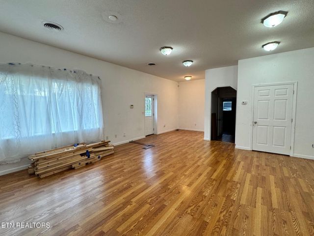 5521 S York Hwy 5521, Grimsley, TN 38565