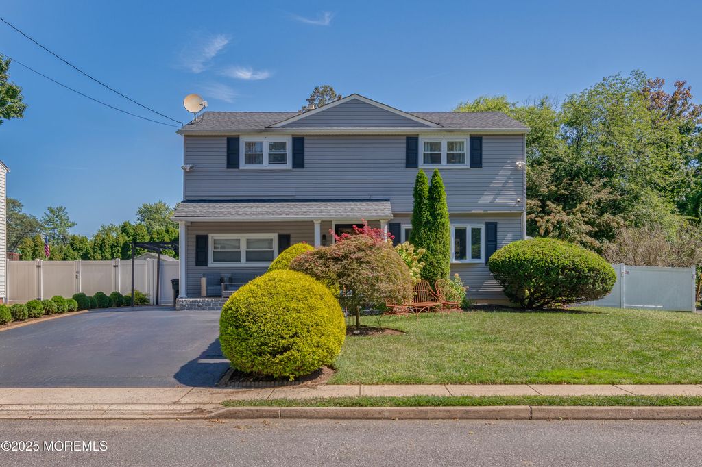 132 Trafford Street, Shrewsbury Boro, NJ 07702