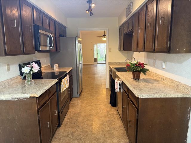 811 Pebble Beach Drive, Garland, TX 75043