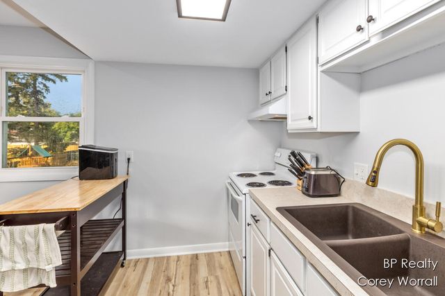 199 E 34th Street 10, Holland City, MI 49423