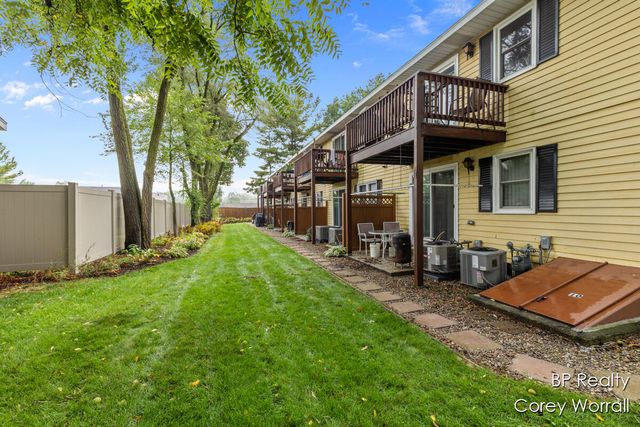 199 E 34th Street 10, Holland City, MI 49423