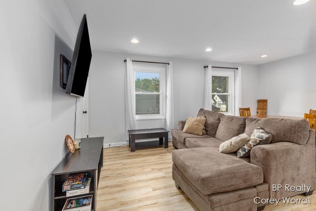 199 E 34th Street 10, Holland City, MI 49423