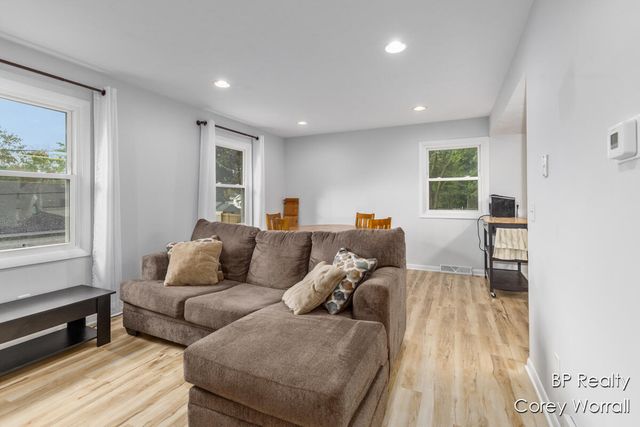 199 E 34th Street 10, Holland City, MI 49423