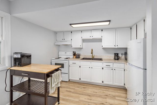 199 E 34th Street 10, Holland City, MI 49423