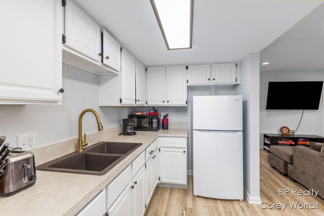 199 E 34th Street 10, Holland City, MI 49423