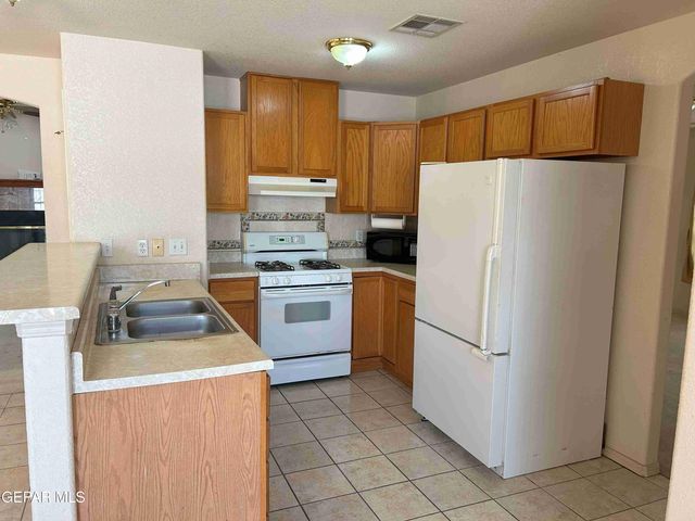 1100 FRESNO Street, Anthony, TX 79821