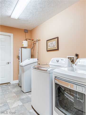 66 Falling Water Circle, Munroe Falls, OH 44262