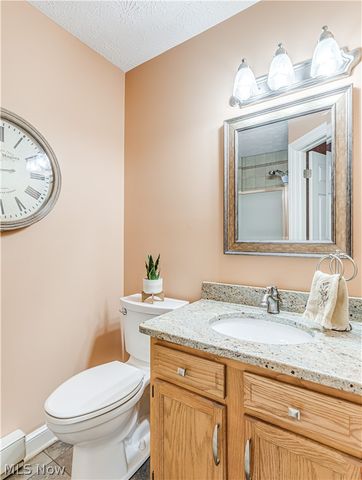 66 Falling Water Circle, Munroe Falls, OH 44262