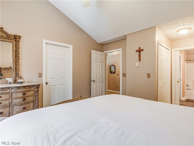 66 Falling Water Circle, Munroe Falls, OH 44262