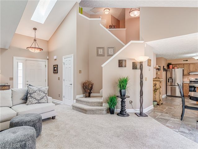 66 Falling Water Circle, Munroe Falls, OH 44262