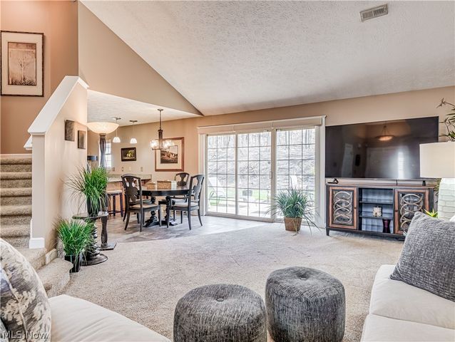 66 Falling Water Circle, Munroe Falls, OH 44262