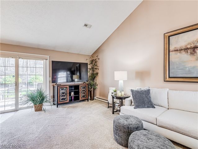 66 Falling Water Circle, Munroe Falls, OH 44262