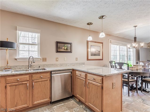 66 Falling Water Circle, Munroe Falls, OH 44262