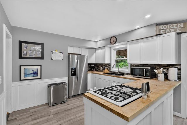6896 N Riverview Drive, Cooper Twp, MI 49004