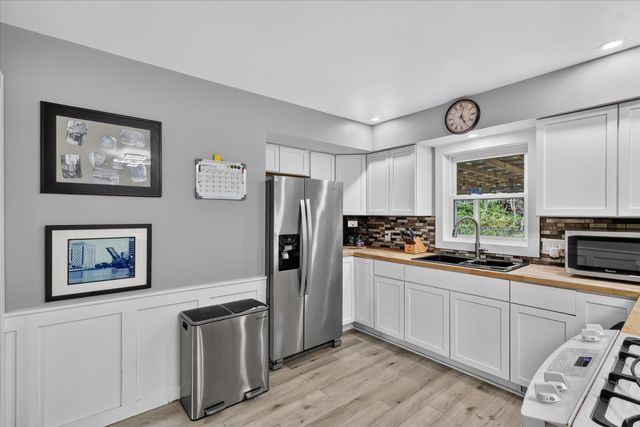 6896 N Riverview Drive, Cooper Twp, MI 49004