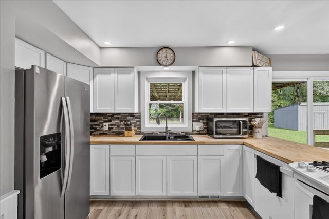 6896 N Riverview Drive, Cooper Twp, MI 49004