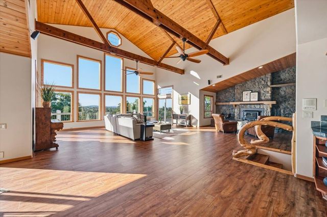 16000 Southridge Dr, Penn Valley, CA 95946