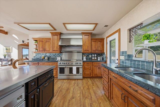 16000 Southridge Dr, Penn Valley, CA 95946