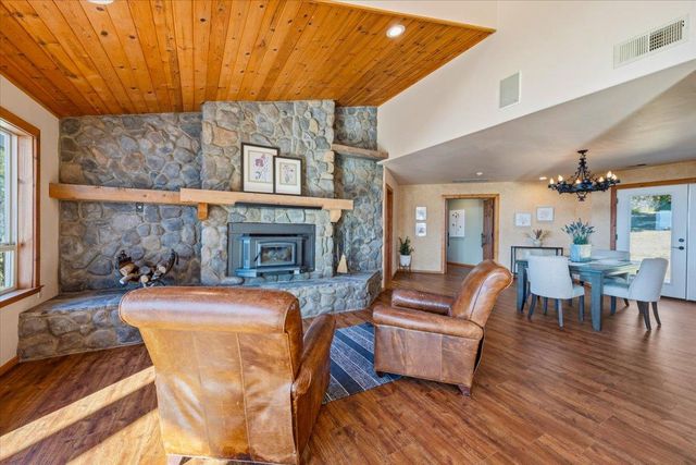 16000 Southridge Dr, Penn Valley, CA 95946