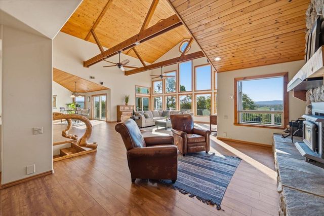 16000 Southridge Dr, Penn Valley, CA 95946