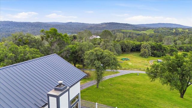 16000 Southridge Dr, Penn Valley, CA 95946