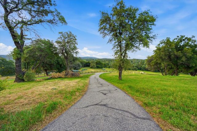 16000 Southridge Dr, Penn Valley, CA 95946