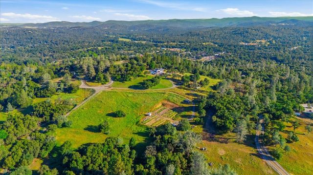 16000 Southridge Dr, Penn Valley, CA 95946