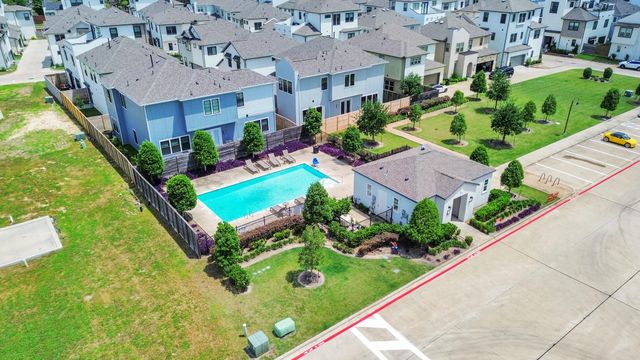 12016 Royal Oaks Banner Way, Houston, TX 77082