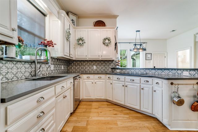 105 Derek Drive, Hudson Oaks, TX 76087